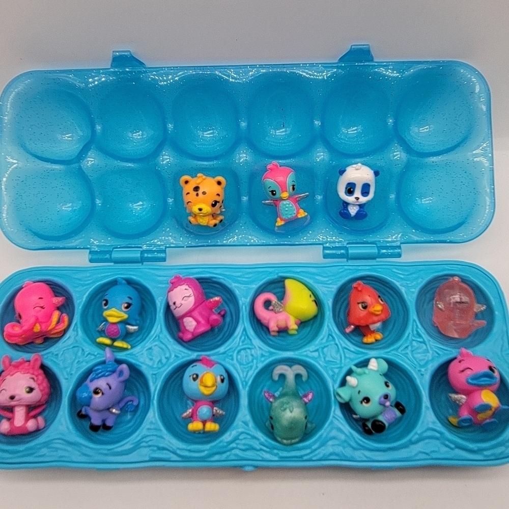 Hatchimals Bundle of 15 Colleggtibles Small Figues PVC Sturdy Plastics Toys Case